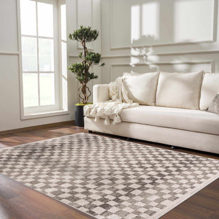 Medium Pile Rug with Timeless Geometric Pattern