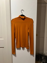 Load image into Gallery viewer, Fitted Long-sleeve Turtleneck
